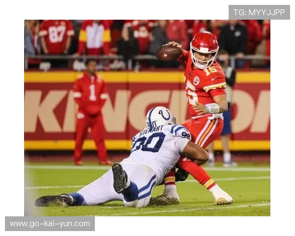 酋长四分卫马霍姆斯持球时间3.2秒，创职业生涯新高