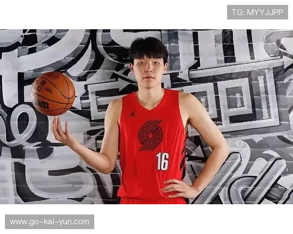 杨瀚森新秀挑战赛表现:8分钟高效砍下10分2篮板 杨瀚森新秀挑战赛表现:8分钟高效砍下10分2篮板